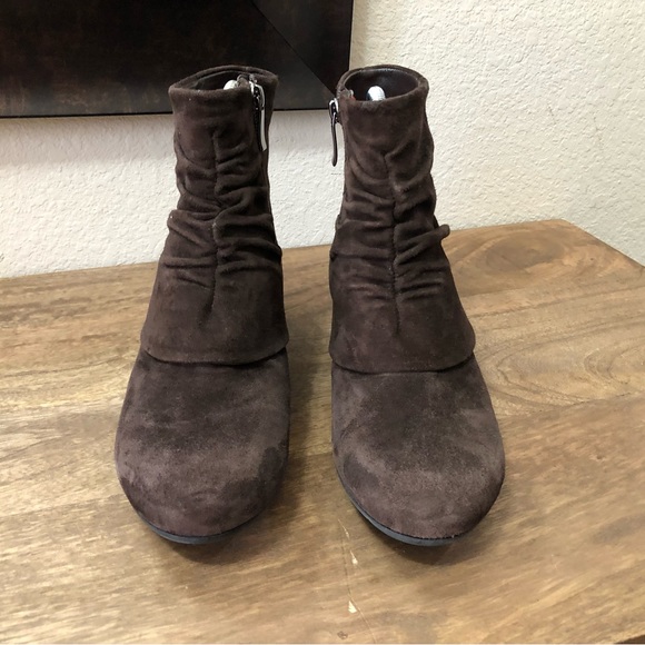 Pos Ole Rouge Italian Womens Ankle Booties Zip Up Brown Suede EU Sz 38 / US Sz 8 - Picture 3 of 8